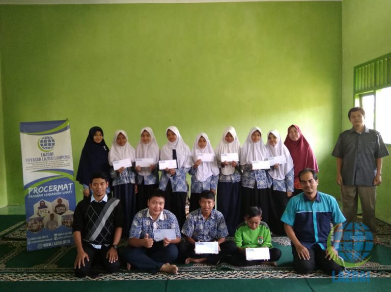 Penyaluran Beasiswa Procermat Untuk Siswa-Siswi Kurang Mampu