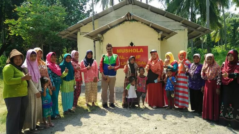 Penyerahan Bantuan Renovasi Musholla Al-Alif Sekaligus Pembinaan Ibu-Ibu Pulau Tegal