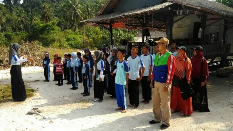 Aktivitas KBM Lazdai bersama Guru Relawan SP3T di Pulai Tegal