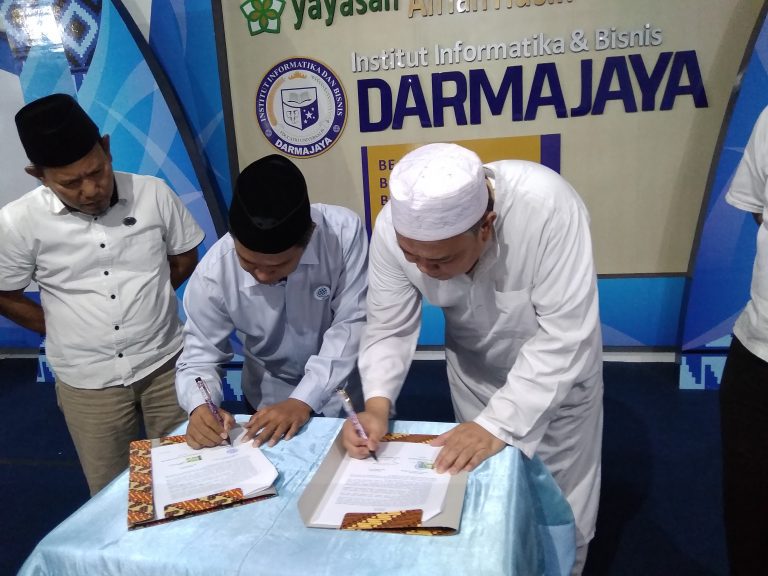 Rektor IBI DARMAJAYA Tanda Tangani MoU Sinergi dengan Lazdai Sebagai Mitra Amil Zakat