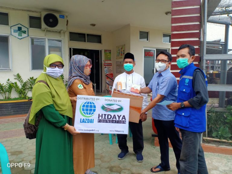 LAZDAI dan Hidaya Foundation salurkan APD dan masker untuk tim medis Puskesmas Way Kandis