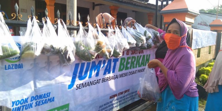 Lazdai Berbagi Paket Sayuran Untuk Masyarakat