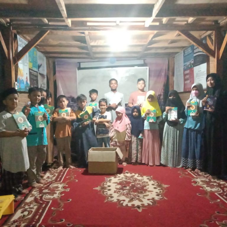 LAZDAI Peduli Penyaluran Al-Qur’an & Iqro di TPA Al Birru