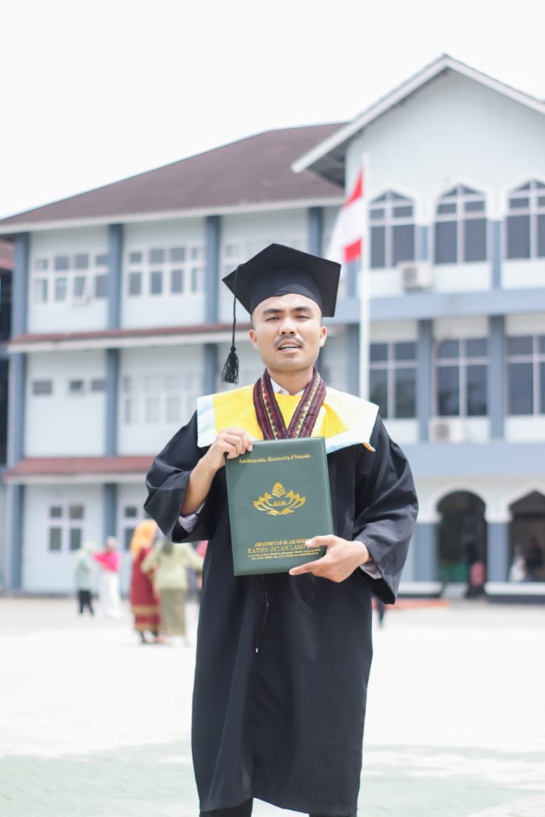 Lulus ‘Cumlaude’ Penerima Beasiswa Lazdai Peduli