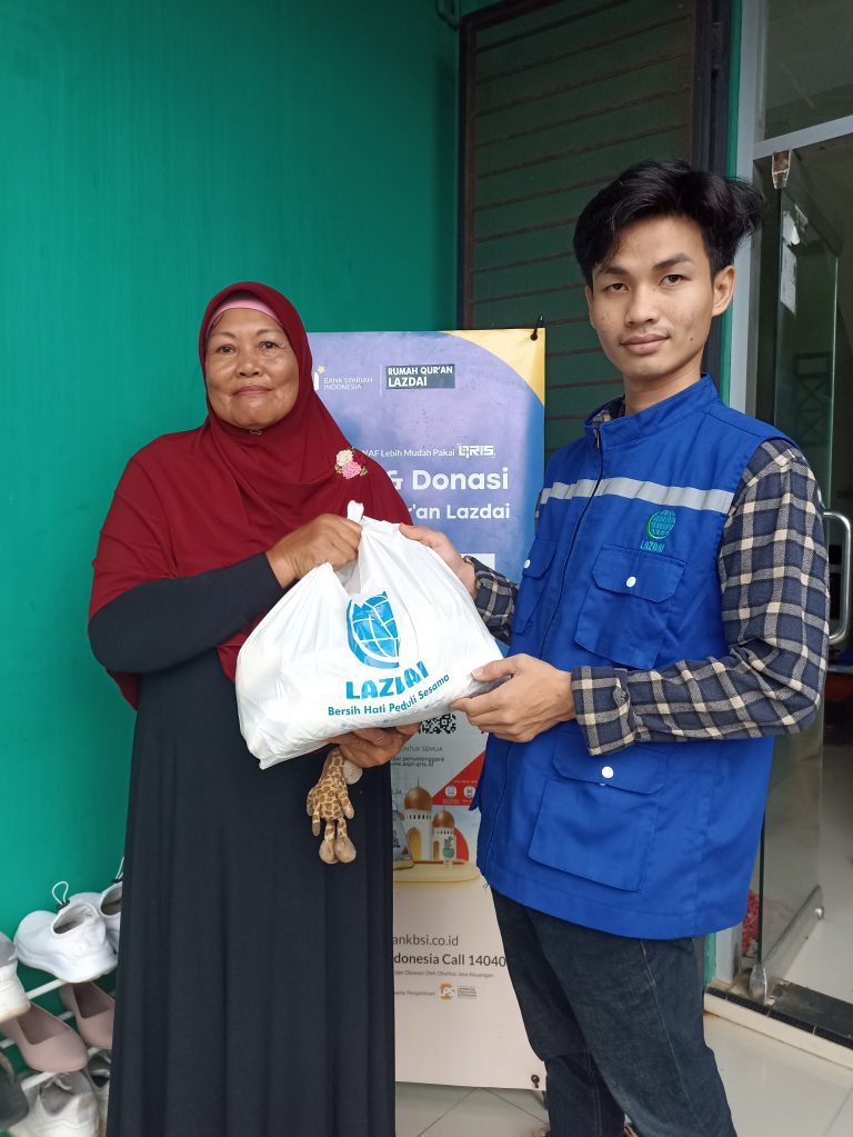 ZIS Indosat Berbagi Paket Ramadhan Bahagia Untuk Keluarga Tukang Ojek