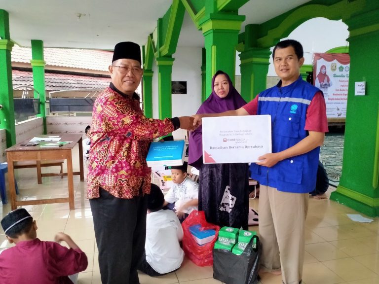 Lazdai Peduli dan Camb Niaga Syariah Berbagi Paket Berbuka Puasa untuk Pesantren Kilat FKTPQ