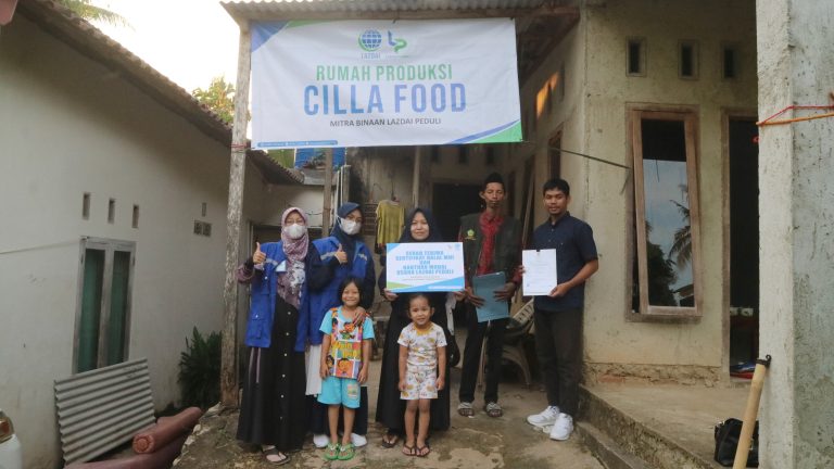 Tim LAZDAI Peduli Salurkan Bantuan Modal Usaha dan Serahkan Sertifikat Halal MUI ke Cilla Food