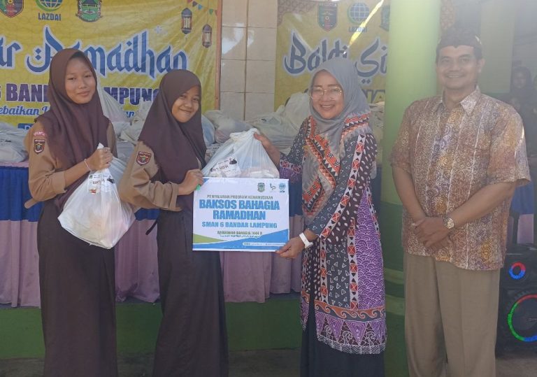 Lazdai Peduli Berbagi Baksos di SMAN 6 Bandar Lampung