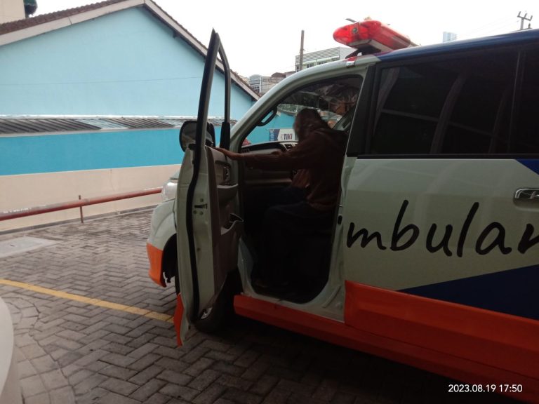 Fasilitas Ambulance LAZDAI Melayani Pasien Hemodialisis dengan Empati