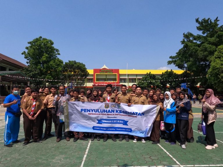 Puskesmas Korpri Raya bersama YPN dan LAZDAI sosialisasi penyuluhan bahaya merokok di SMAN 5 Bandar Lampung