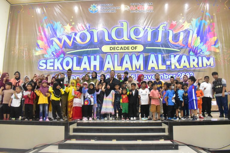Sekolah Alam Al-Karim Gandeng LAZDAI Salurkan Donasi Terbaik Mereka Untuk Palestina