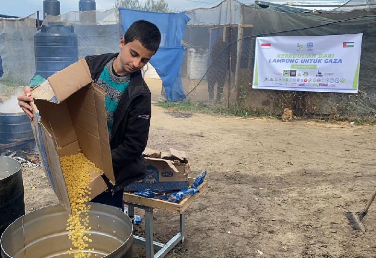LAZDAI Lampung Salurkan Bantuan Makanan Siap Saji untuk Pengungsi di Rafah, Gaza Selatan