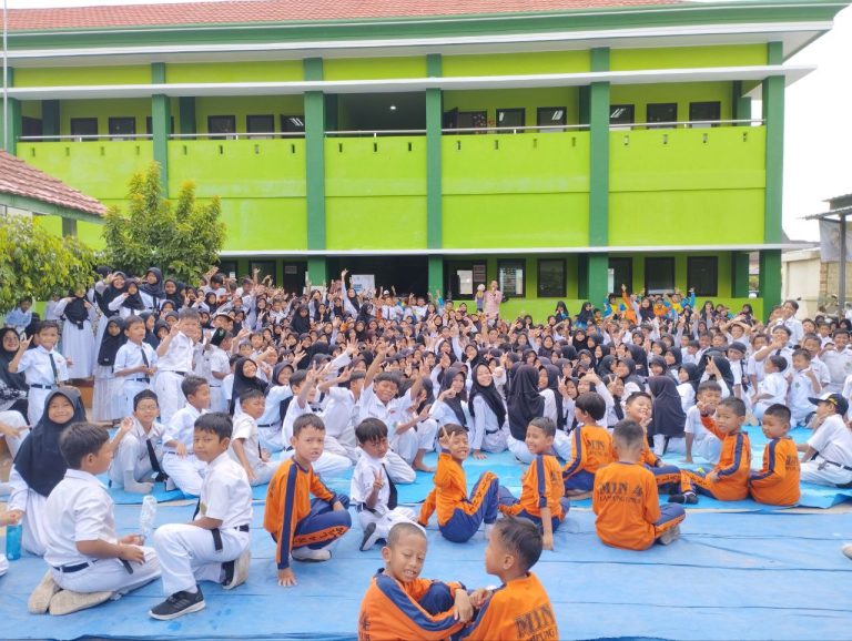Roadshow Literasi dan Kemanusiaan LAZDAI Peduli Sukses Digelar di 26 Sekolah