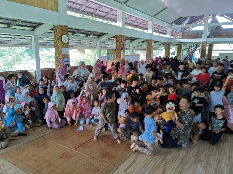 Sekolah Alam Lampung Belajar Kebaikan Lewat Kegiatan Safari Dongeng LAZDAI PEDULI
